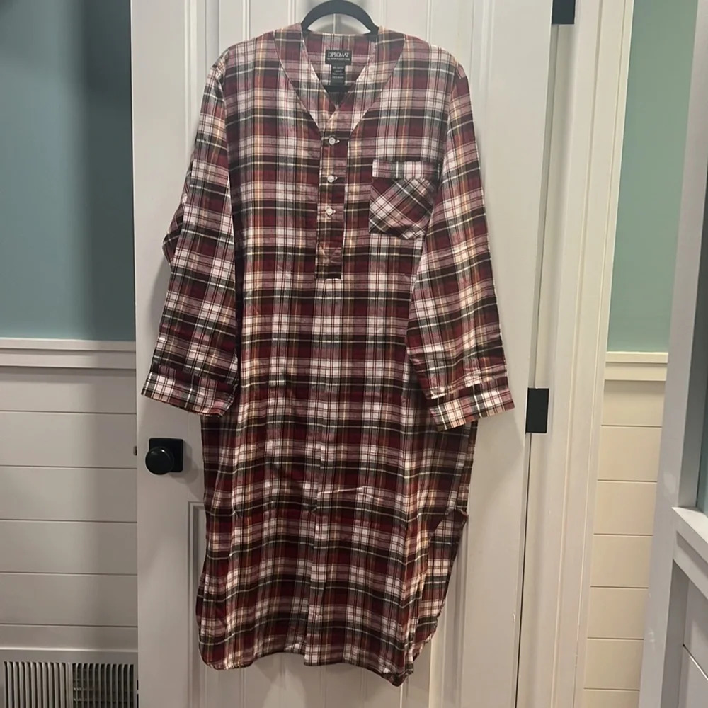 Diplomat 100% Cotton Flannel Mens Pajama Gown. Size Large.